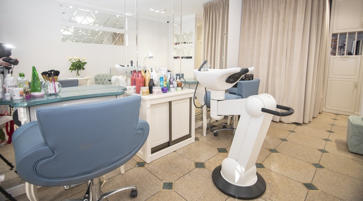 
                                            Beauty Salon