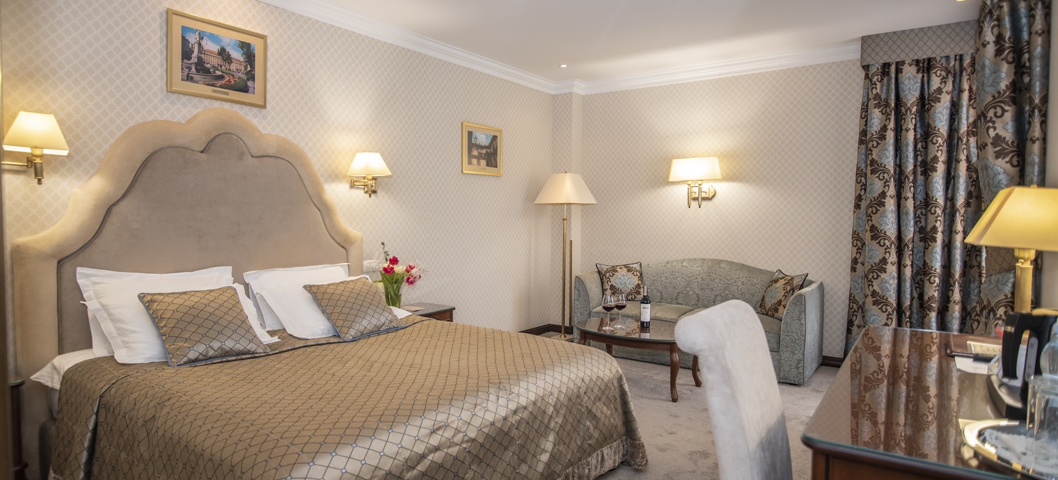 
                Juniour Suite