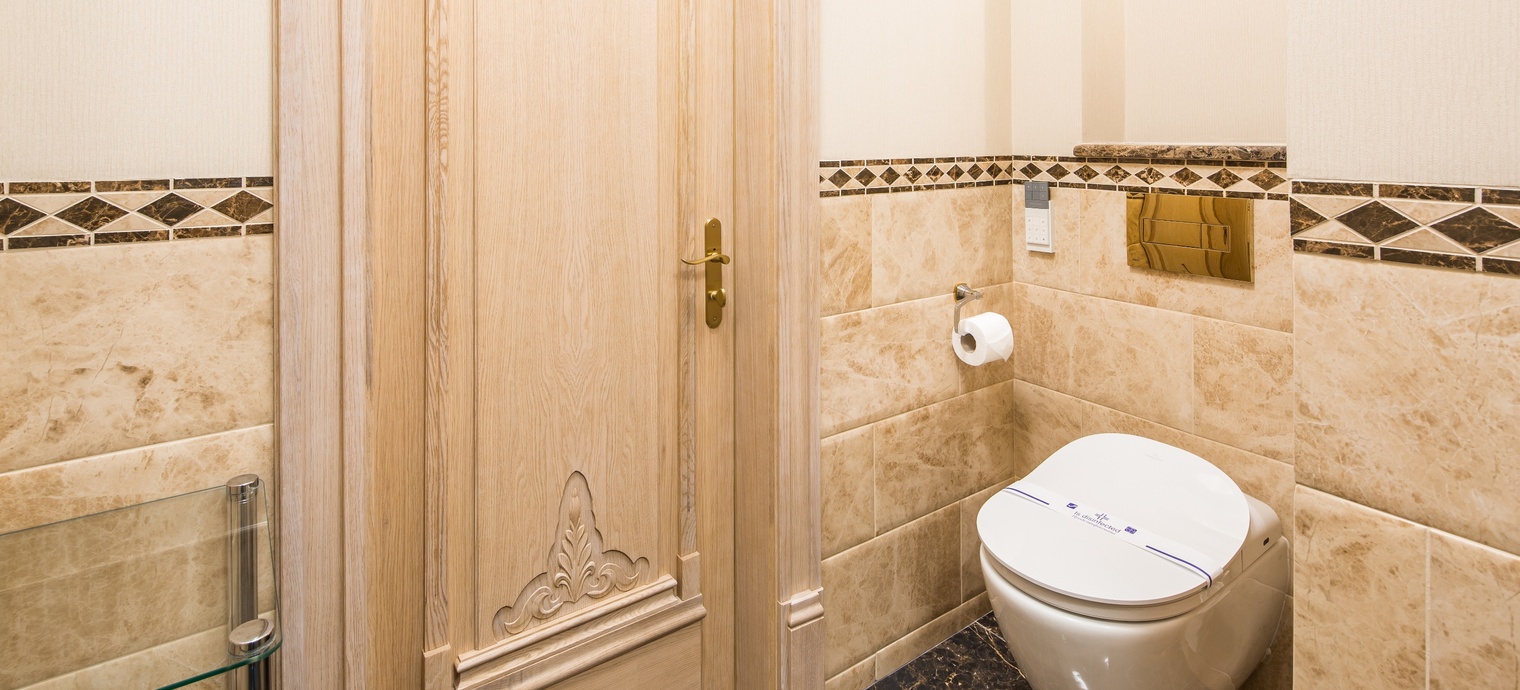 
                Royal Suite. 10