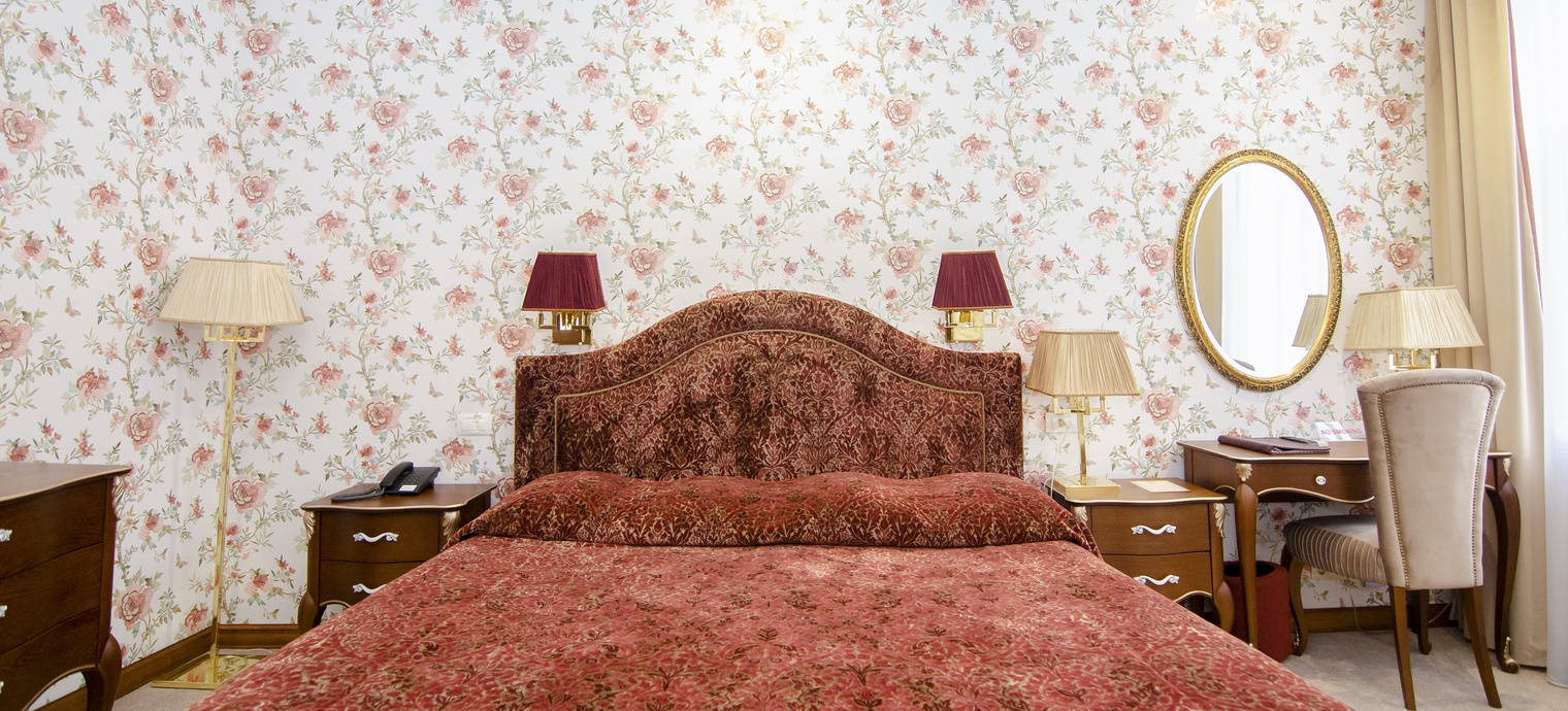 
                Royal Suite