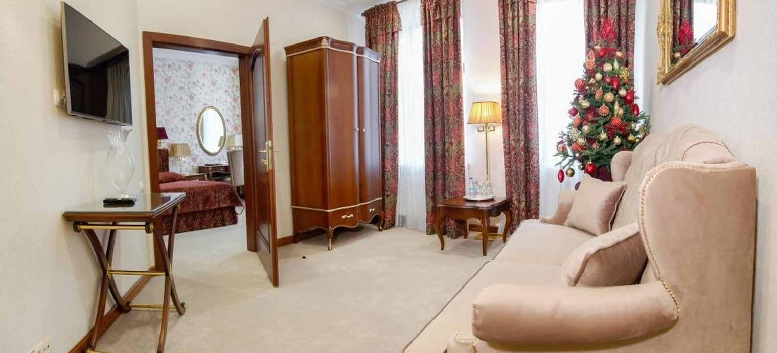 
                Royal Suite. 5