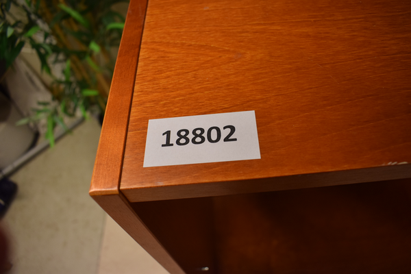 18802 Bokhylla