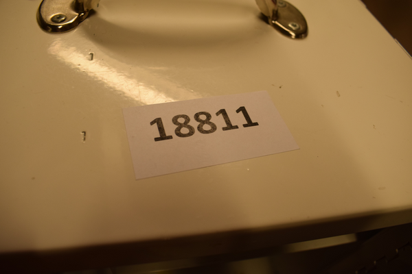 18811 Medicinskåp