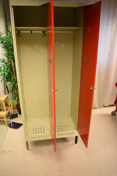 19007 Omklädningsskåp