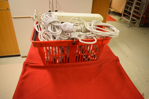 Sladdar med eluttag och adaptrar