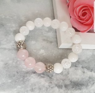 Natūralių akmenėlių apyrankė