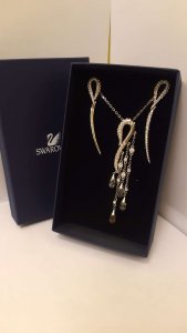  "SWAROVSKI" PAPUOŠALŲ RINKINYS