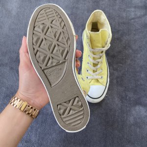 Geltoni Converse aulinukai