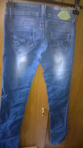 Džinsai su bamtukais.