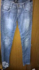 Gražūs bershka dzinsai