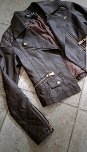 Striukytė su masyviu kailiu