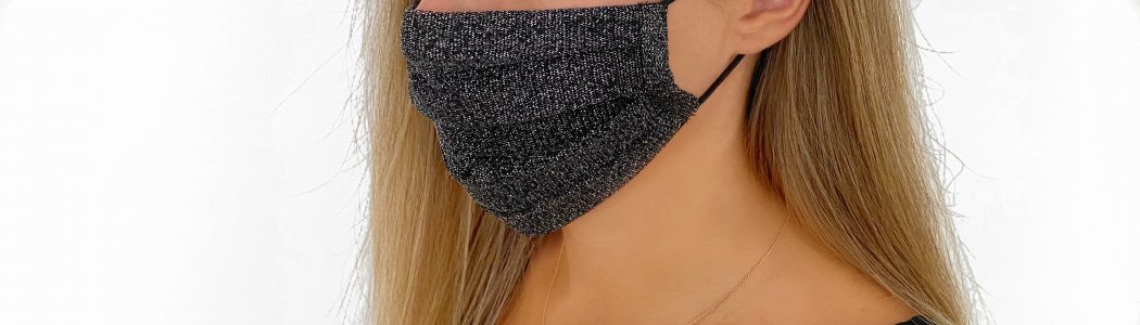 Blizgančios veido kaukės