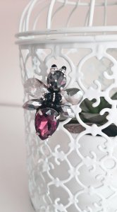 Pilka/bordo  musytė sagė