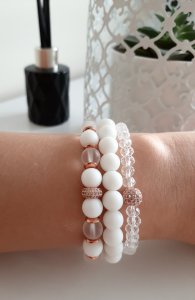 Baltas apyrankių komplektas