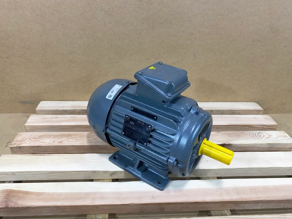 Silnik elektryczny 3,7kW 2905obr. 3fazowy WEG IE3