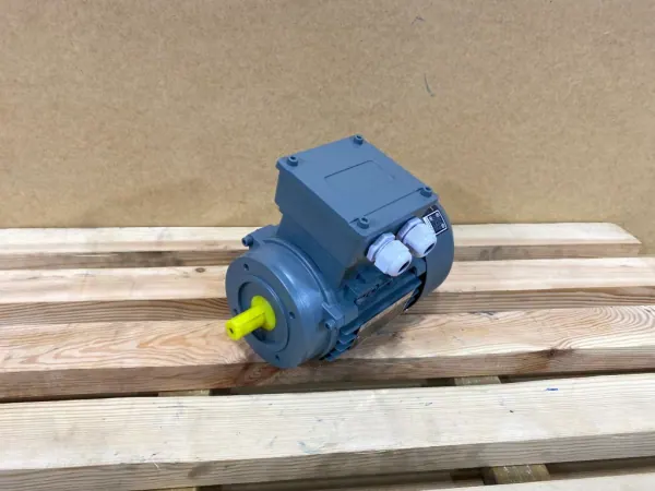 silnik elektryczny 0,37kW 1340obr. 3fazowy