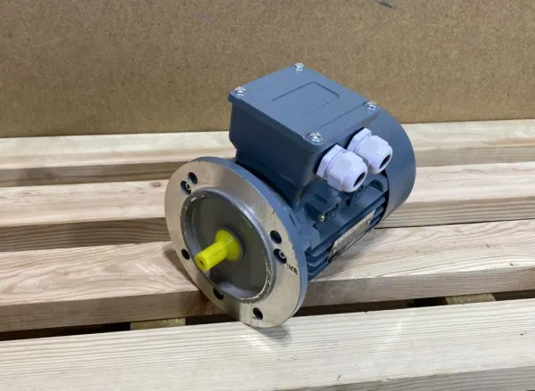 silnik elektryczny 0,25kW 2900obr. 3fazowy 63B5 OMT