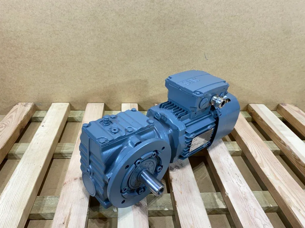 Motoreduktor / przekładnia 0,75kW 130obr. 3fazowy HAMULEC SEW