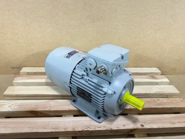 silnik elektryczny 3fazowy 1,5kW 940obr. HAMULEC SIEMENS