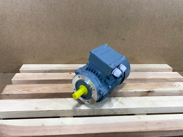 silnik elektryczny 0,55kW 2900obr. 3fazowy 71B14 OMT