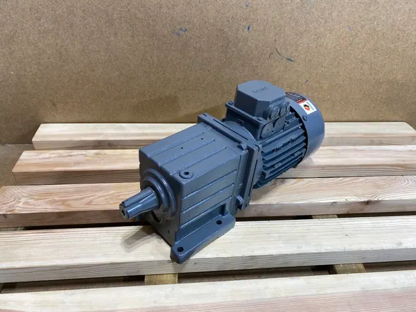 motoreduktor / przekładnia 0,55kW 291,9obr. 3fazowy Lenze