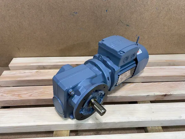 motoreduktor / przekładnia 0,25kW 42obr. 3fazowy HAMULEC SEW