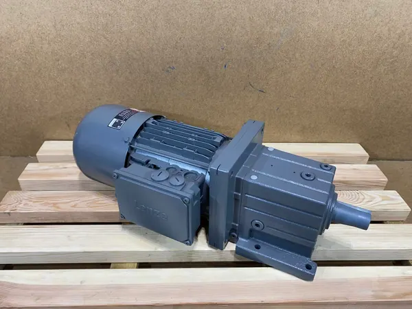 motoreduktor / przekładnia 1,5kW 128,1obr. HAMULEC Lenze