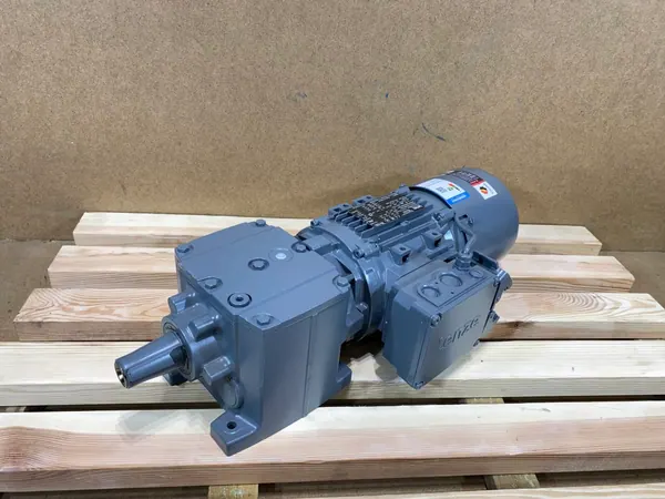 motoreduktor / przekładnia 0,75kW 59,4obr. 3fazowy HAMULEC Lenze