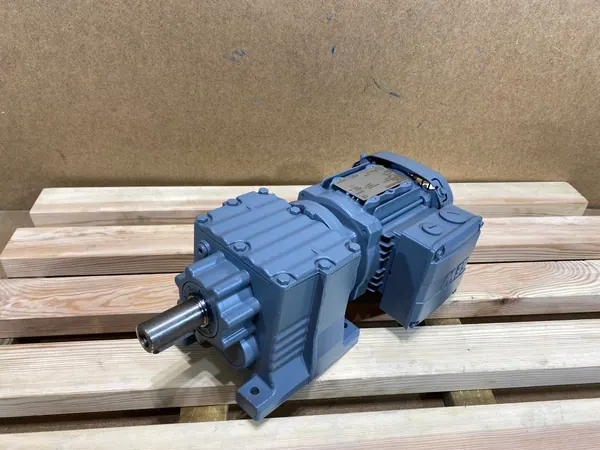motoreduktor / przekładnia 0,37kW 38obr. 3fazowy SEW