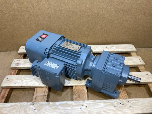 motoreduktor / przekładnia 0,75kW 45obr. 3fazowy HAMULEC SEW