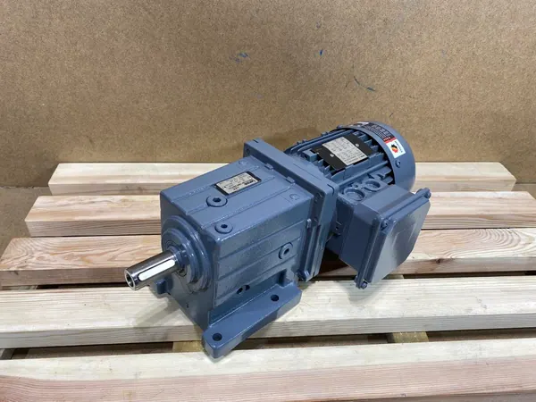 motoreduktor / przekładnia 0,75kW 70,3obr. 3fazowy Lenze