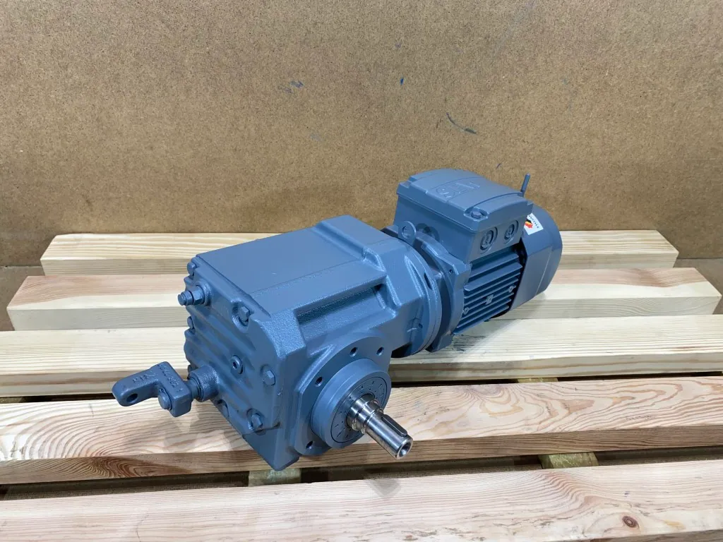 Motoreduktor / przekładnia 0,12kW 8,7obr. 3fazowy HAMULEC SEW