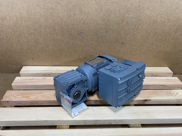 motoreduktor / przekładnia 0,075-0,37kW 20-98obr. 3fazowy SEW