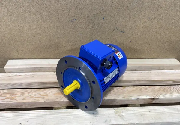 Silnik elektryczny 1,1kW 2770obr. 3fazowy Tamel - zdjęcie 1