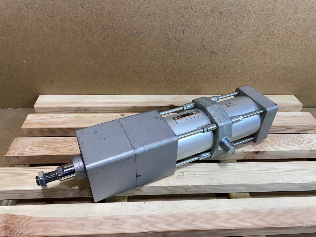 Siłownik pneumatyczny SMC C95NDT100-175