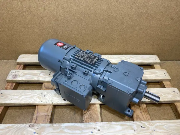 motoreduktor / przekładnia 0,75kW 81,5obr. 3fazowy HAMULEC Lenze