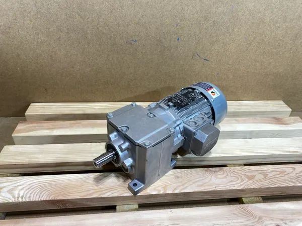 motoreduktor / przekładnia 0,37kW 49,1obr. 3fazowy Lenze