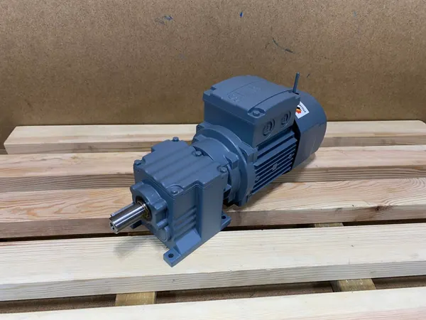 motoreduktor / przekładnia 0,25kW 45obr. 3fazowy HAMULEC SEW (s)