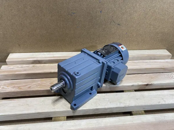motoreduktor / przekładnia 0,25kW 43,4obr. 3fazowy Lenze