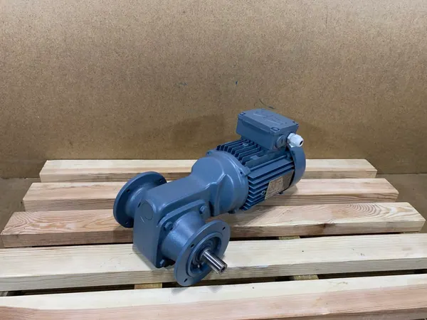 motoreduktor / przekładnia 0,55kW 66obr. 3fazowy SEW