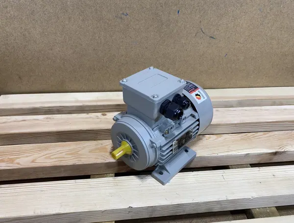 silnik elektryczny 0,25kW 1330obr. 3fazowy