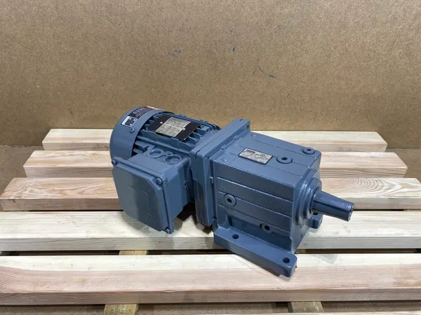 Motoreduktor / przekładnia 1,1kW 96,8obr. 3fazowy Lenze - zdjęcie 1