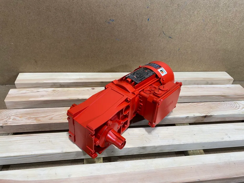 Motoreduktor / przekładnia 0,12kW 23obr. 3fazowy HAMULEC Lenze (wał)