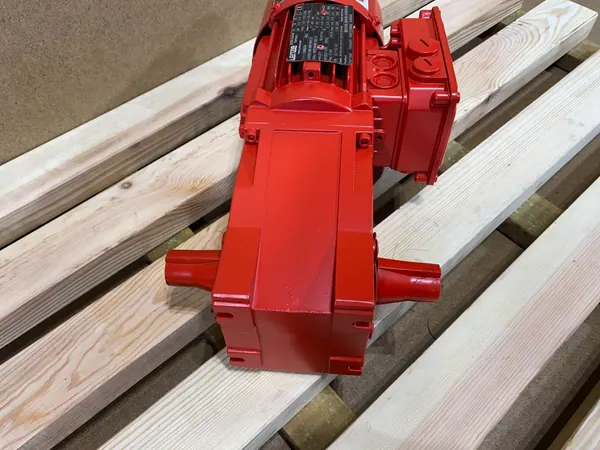 Motoreduktor / przekładnia 0,12kW 23obr. 3fazowy HAMULEC Lenze (wał) - zdjęcie 3