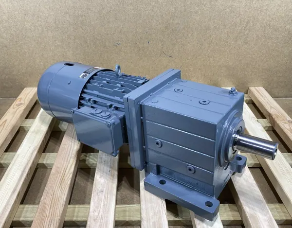 motoreduktor / przekładnia 5,5kW 93,8obr. HAMULEC Lenze