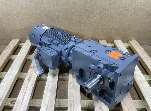 motoreduktor / przekładnia 3kW 48,7obr. HAMULEC Lenze