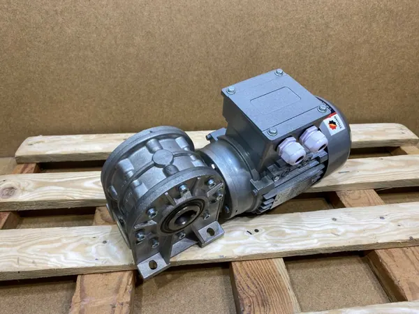 motoreduktor / przekładnia 0,37kW 24obr. 3fazowy
