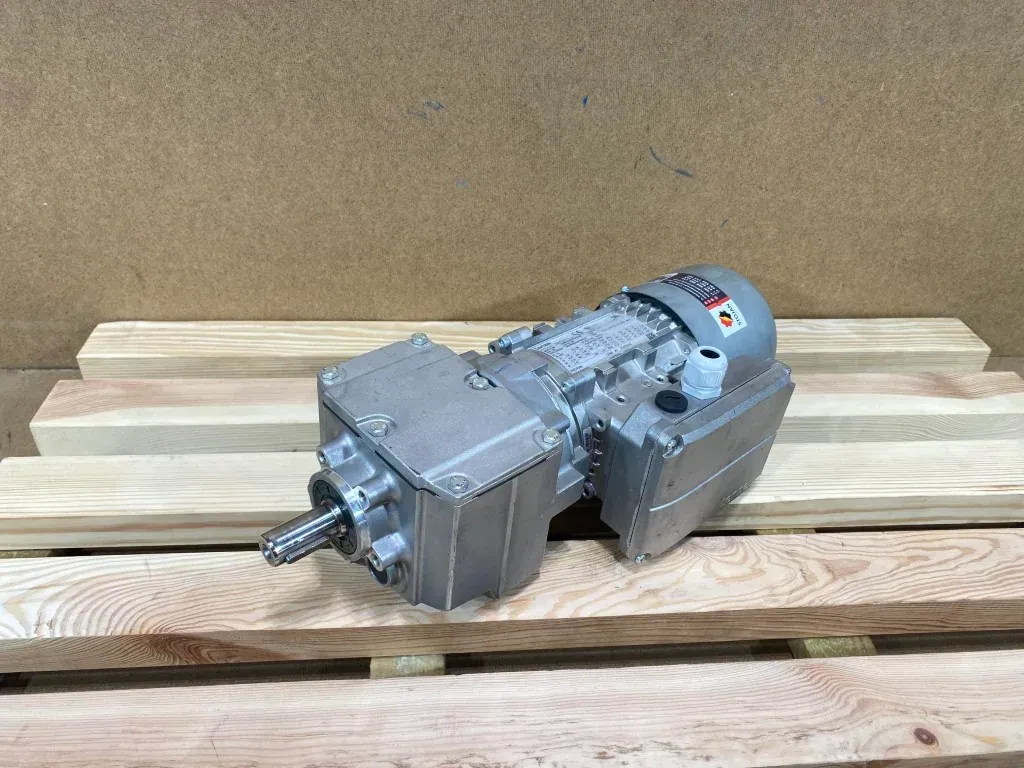 Motoreduktor / przekładnia 0,25kW 48,4obr. 3fazowy HAMULEC Lenze
