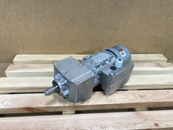 motoreduktor / przekładnia 0,25kW 48,4obr. 3fazowy HAMULEC Lenze