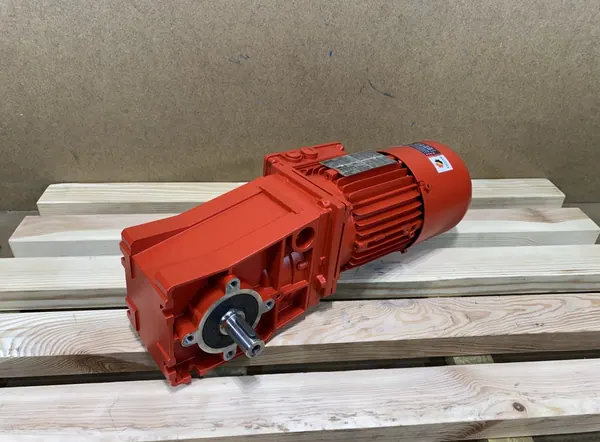 motoreduktor / przekładnia 0,37kW 30,7obr. 3fazowy HAMULEC Lenze